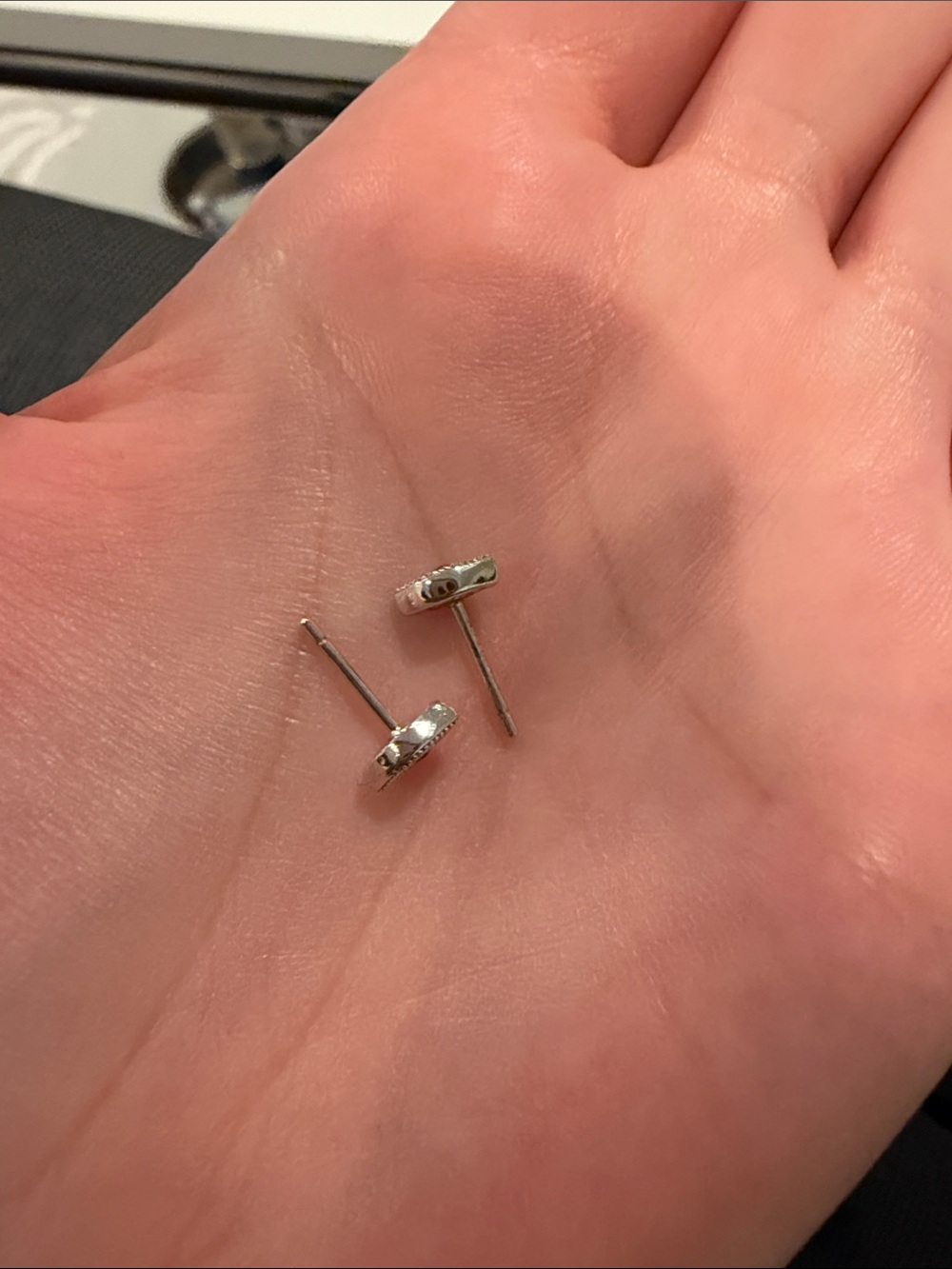 eye stud earrings - Picture 2 of 2